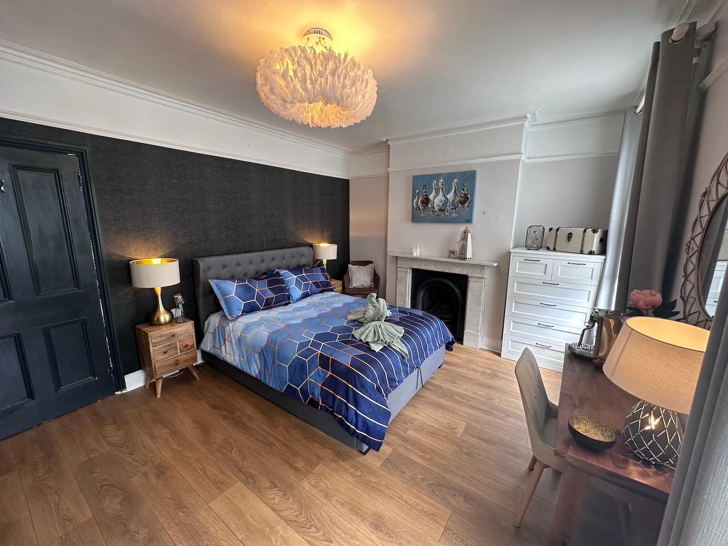 Large Bedroom In Beautiful House London Exterior foto
